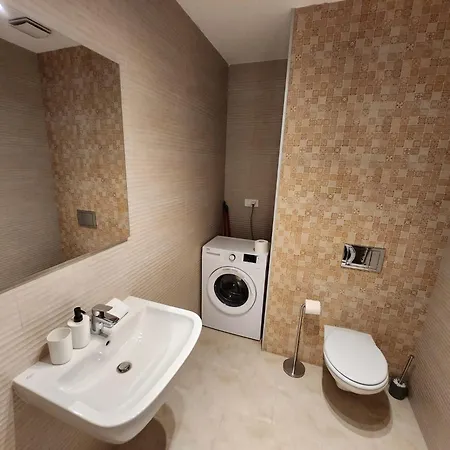 Grand First District In Apartment
