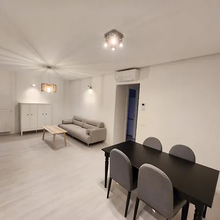Grand First District In Apartment
